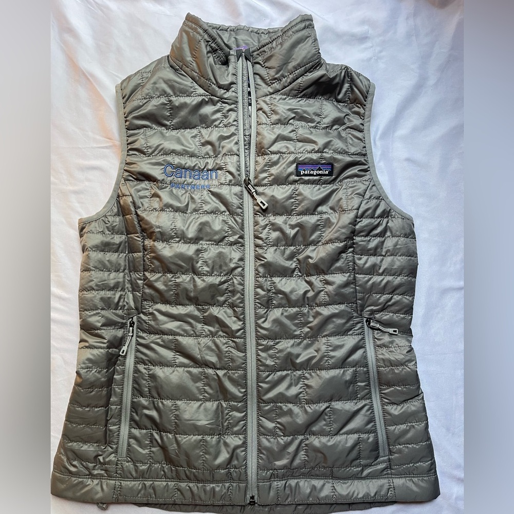 NWT Patagonia Nano Puff Vest Women’s S - Logo